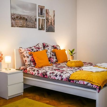 בוקרשט Ultracentral Golden Gatehouse 3 Bdrm מראה חיצוני תמונה