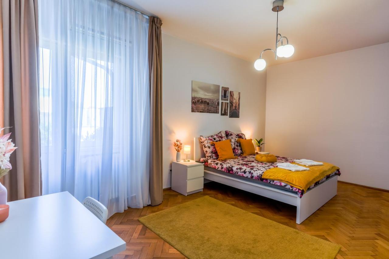 בוקרשט Ultracentral Golden Gatehouse 3 Bdrm מראה חיצוני תמונה