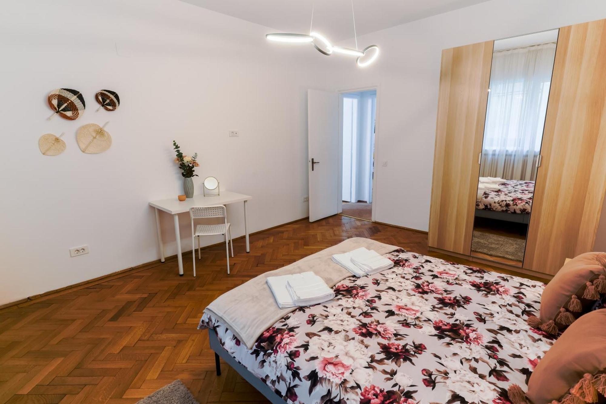 בוקרשט Ultracentral Golden Gatehouse 3 Bdrm מראה חיצוני תמונה