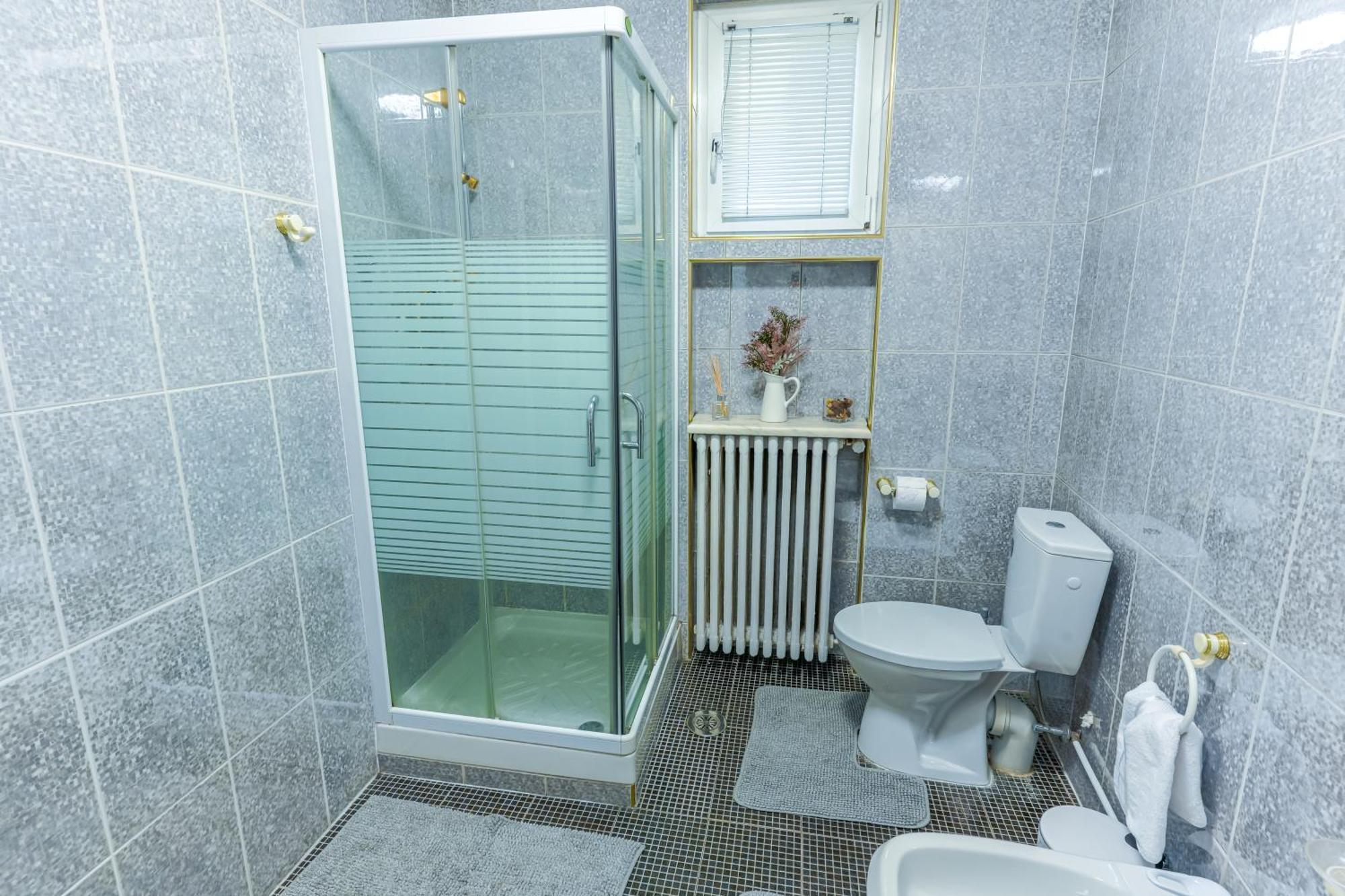בוקרשט Ultracentral Golden Gatehouse 3 Bdrm מראה חיצוני תמונה