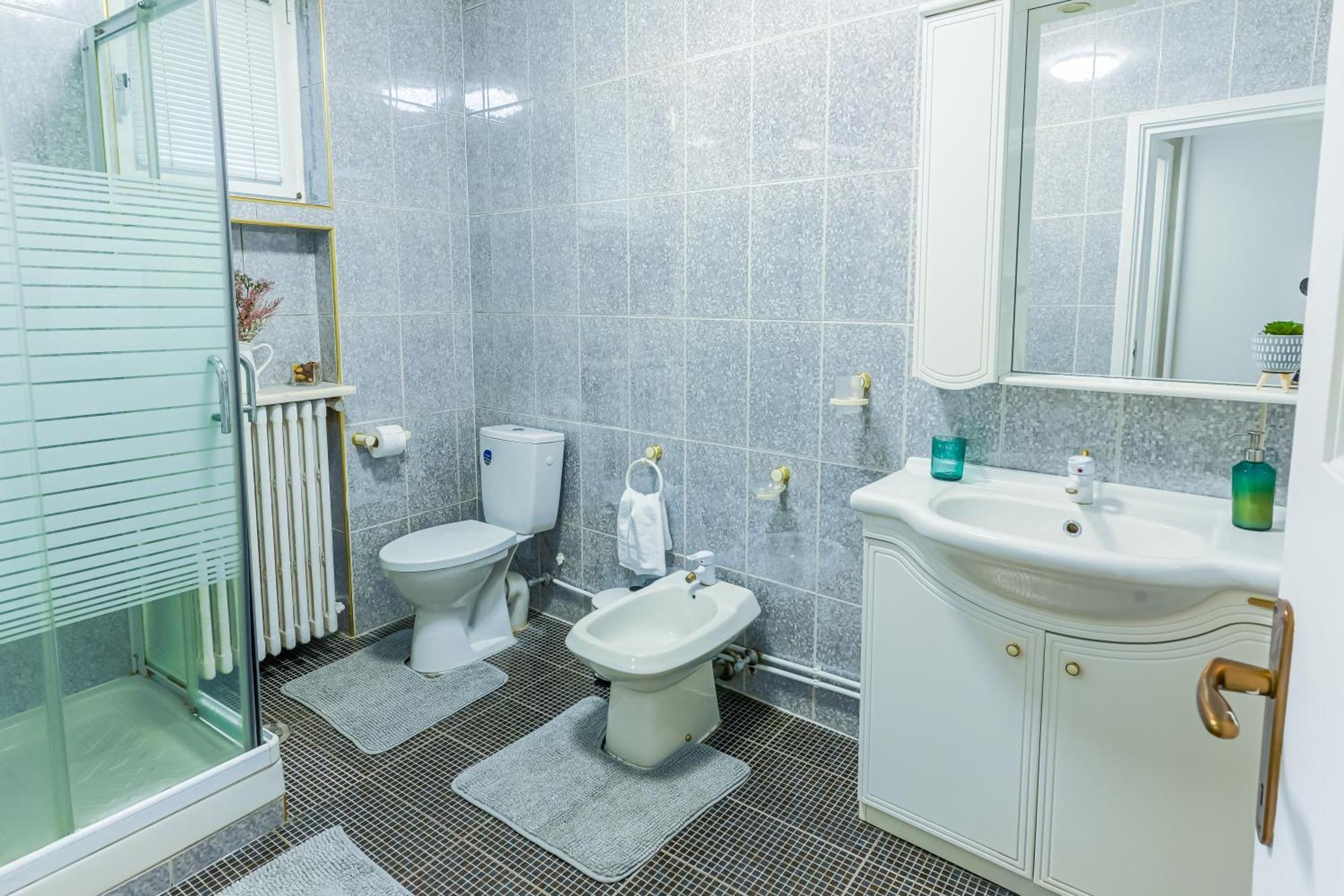 בוקרשט Ultracentral Golden Gatehouse 3 Bdrm מראה חיצוני תמונה